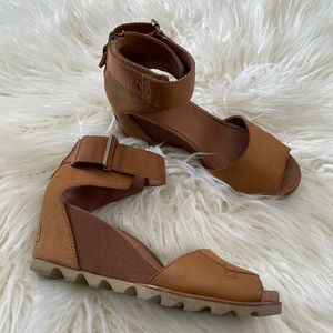 Sorel brown leather canvas wedge sandals size 9